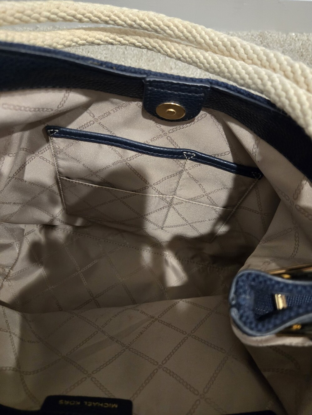 Michael Kors Amy Rope Hobo bag. Like new - Picture 5 of 5